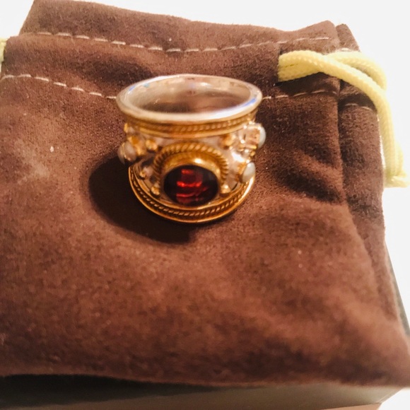 THIS REGAL EYE CATCHING GARNET AND PEARL RING - Picture 5 of 9